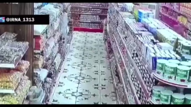 Deprem anı market kamerasında