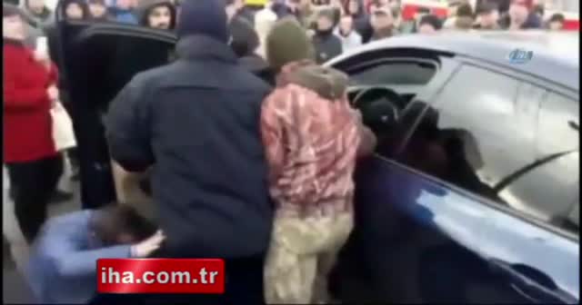 Hatalı park yapan sürücü darp edildi