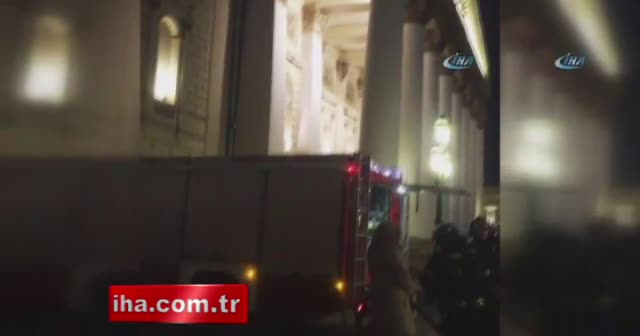 Moskova'da bomba paniği: Binlerce kişi tahliye edildi