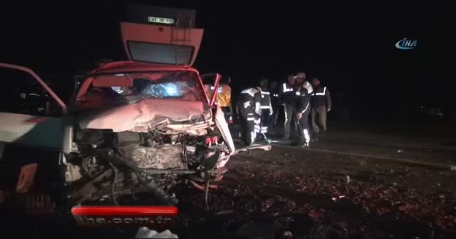 Muğla'da otomobil ile minübüs çarpıştı: 2 ölü, 2 yaralı
