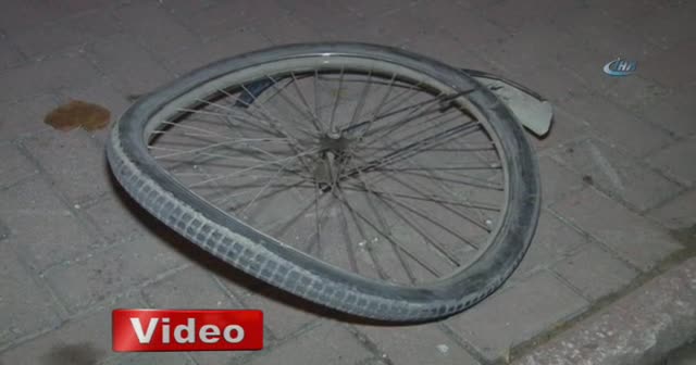 Otomobilin çarptığı bisikletli hayatını kaybetti