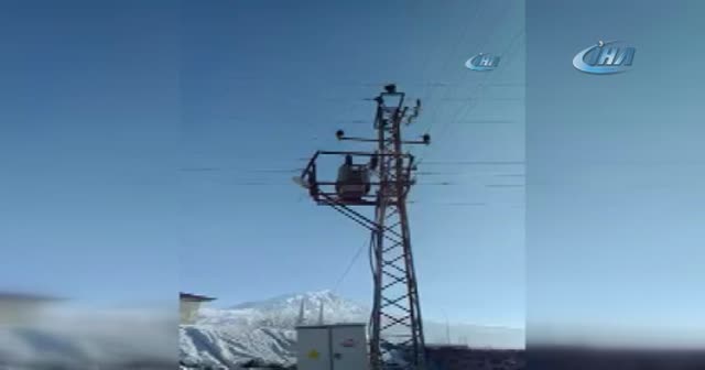 Ağrı'da bir elektrik trafosu bomba gibi patladı
