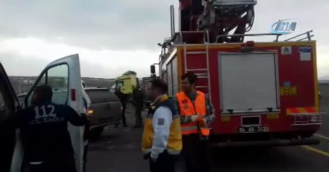 Ağrı'da tır otomobili biçti, 4 kişi öldü