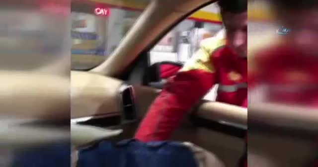 Alex adını verdiği kuzusuna çocuğu gibi bakıyor