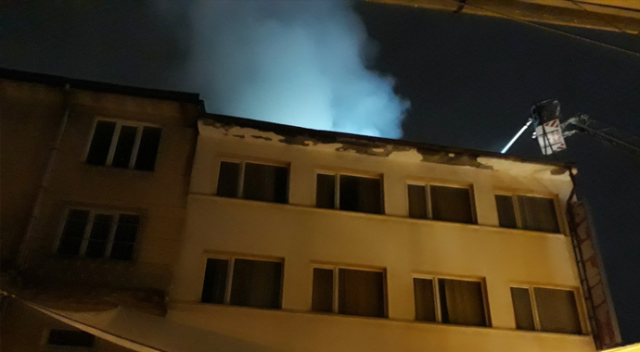 Başkent’te otel çatısında korkutan yangın