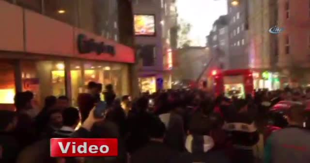 Beyoğlu'nda korkutan yangın!