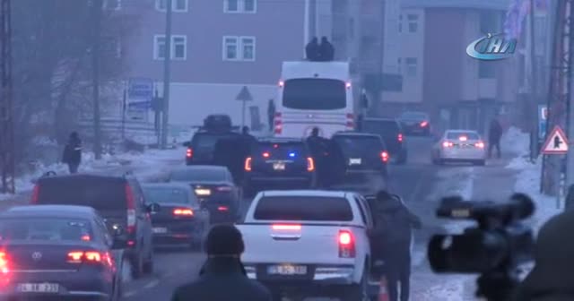 Binali Yıldırım’a ulaşabilmek için metrelerce koştu
