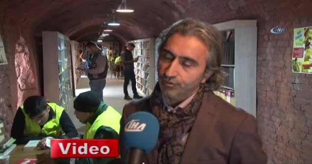 Çöpten topladıkları 4 bin 20 kitap ile kütüphane kurdular