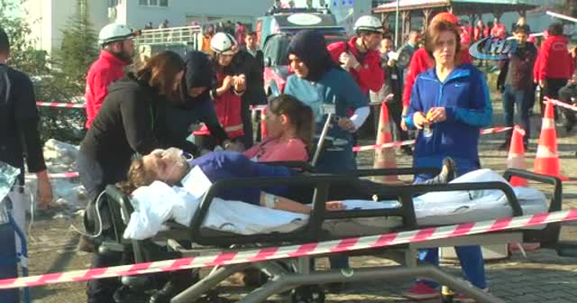 Deprem tatbikatı gerçeğini aratmadı
