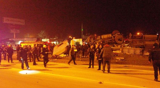 Kontrolden çıkan tır dehşet saçtı