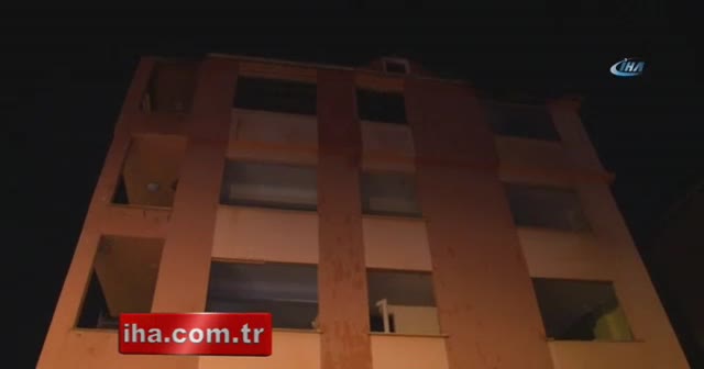 Madde bağımlıları 4 katlı metruk binayı yakıp kaçtı