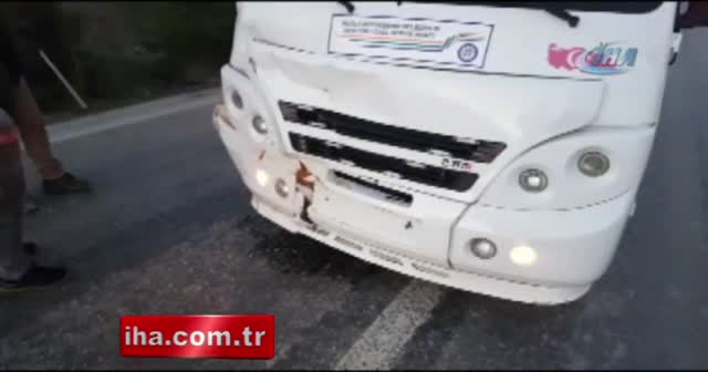 Muğla'da öğrenci servisi ile otomobil çarpıştı, yaralılar var