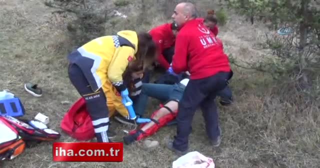 Ormanda kaybolan yaralı vatandaşı UMKE kurtardı