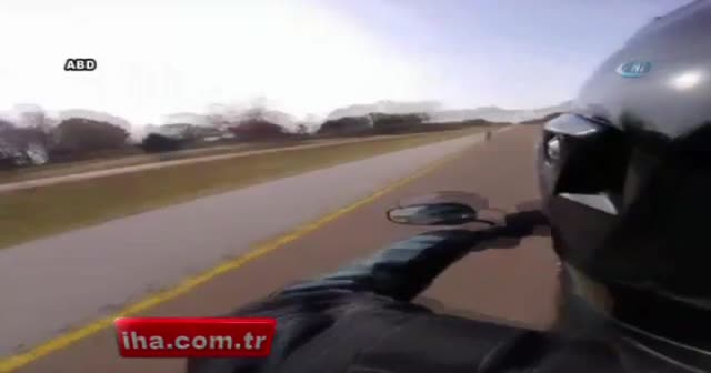 Şahin motosikleti teğet geçti