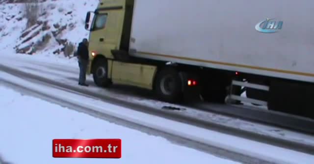 Seydişehir- Antalya karayolunda trafiğe kar engeli