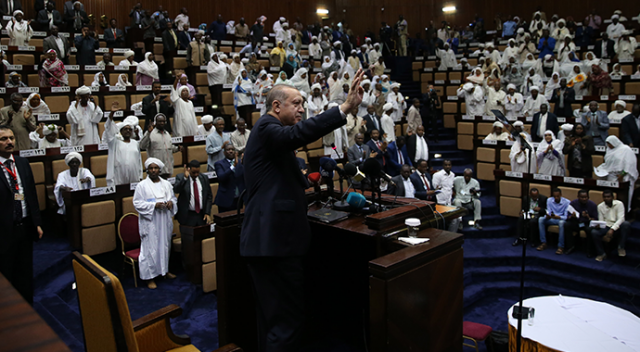 Sudanlı vekiller Erdoğan'ı tekbirlerle karşıladı