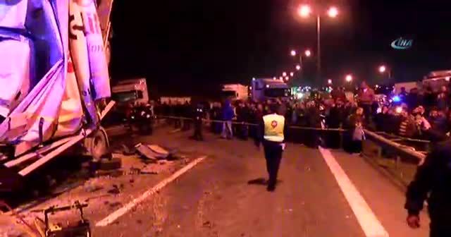 TEM’de feci kaza: 1 ölü, 2 yaralı