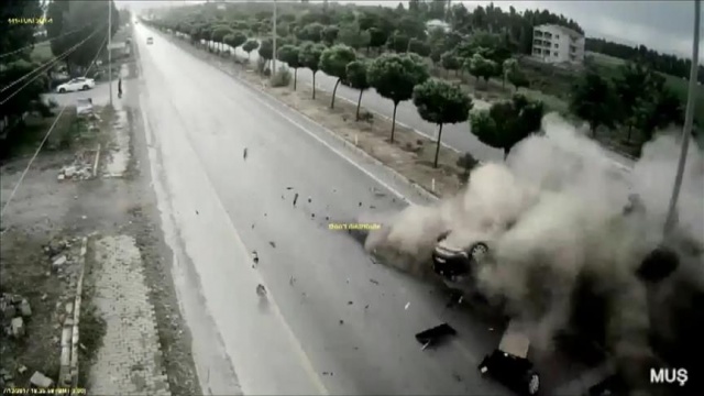 Trafik kazaları MOBESE kameralarına yansıdı