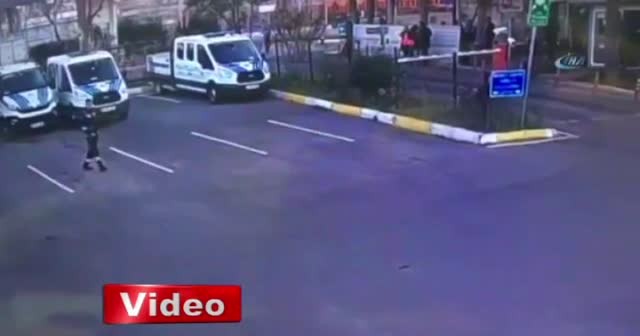 Zabıta daire başkanının zabıta memuruna dayağı kamerada