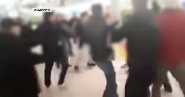 Almanya'da terörist gruba Türk vatandaşlarından tekme tokat dayak