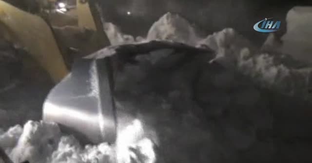 Askerî timin üzerine çığ düştü: 2 şehit, 7 yaralı