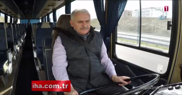 Başbakan Yıldırım, 1978 model otobüsün koltuğuna geçti