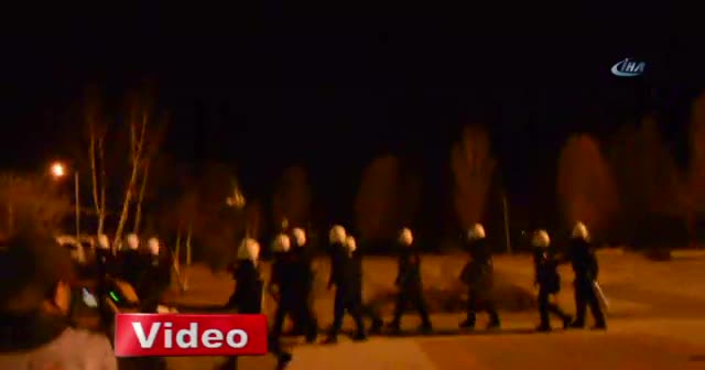 Biletli taraftar salona giremedi, polis TOMA ile müdahale etti