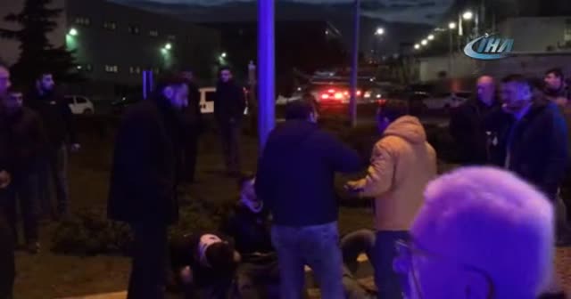 Bursa'da servis aracı duran kamyona çarptı, 12 kişi yaralandı