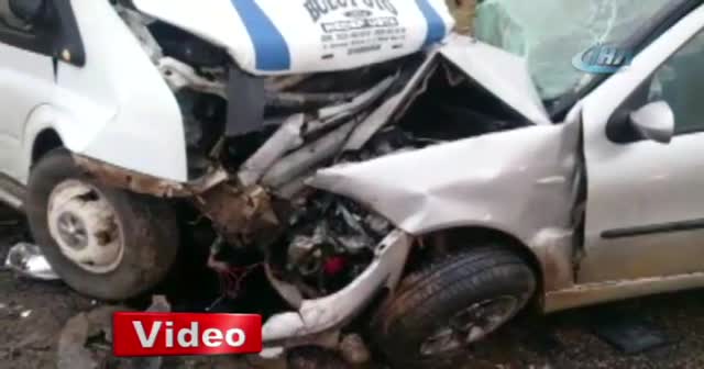 Diyarbakır'da öğrenci servisi ile otomobil çarpıştı: 16 yaralı