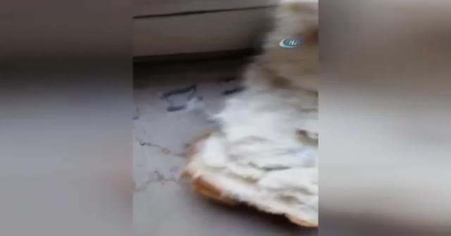 Ekmeğin içinden çay kaşığı çıktı