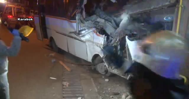Karabük'te feci kaza! Servis midibüsü eve girdi, 4 kişi öldü