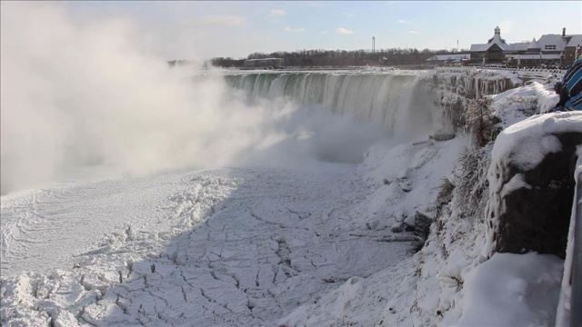 Niagara Şelalesi buzla kaplandı