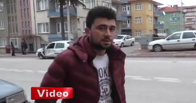 Okul servisi ile otomobilin çarpıştığı kaza kamerada