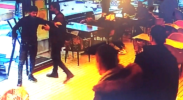 Pompalı tüfekle kafe baskını kamerada