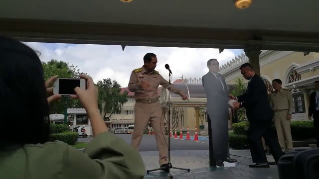 Prayut'tan sorulardan kaçmak için ilginç yöntem