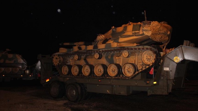 Suriye sınırına askerî sevkiyat sürdü