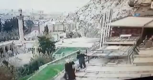 Tarihî kaleden yuvarlanarak düşen vatandaşın yeni görüntüleri ortaya çıktı