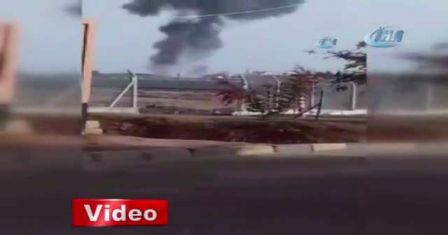 Türk tankı, teröristlerin mevzi kazan iş makinesini vurdu