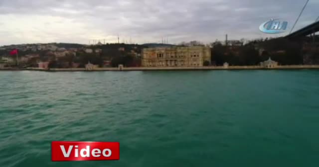 Turkuaz rengine bürünen İstanbul Boğazı hayran bıraktı