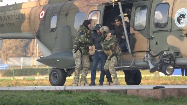 Uludağ'da mahsur kalan 3 kişi askerî helikopterle kurtarıldı