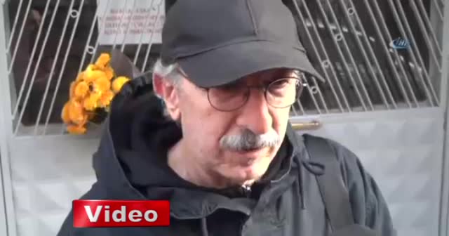 Ünlü sanatçılar Münir Özkul’un evine akın etti