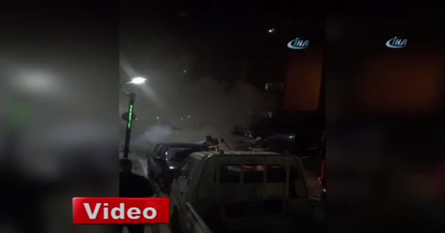 Alev topuna dönen araçtan son anda atladı