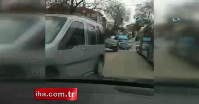 Araba arabanın üstüne çıktı