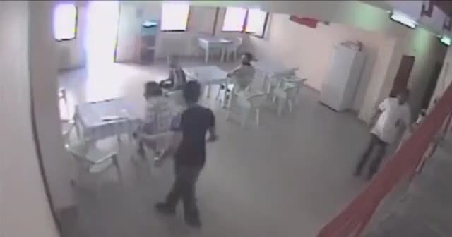 Babası öldürülen Burak Döner, cezaevinde tek başına koğuş basmıştı