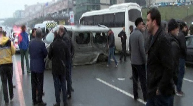 Bağcılar'da feci kaza! Birbirlerine girdiler