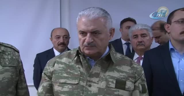Başbakan Binali Yıldırım, harekat merkezinde incelemelerde bulundu