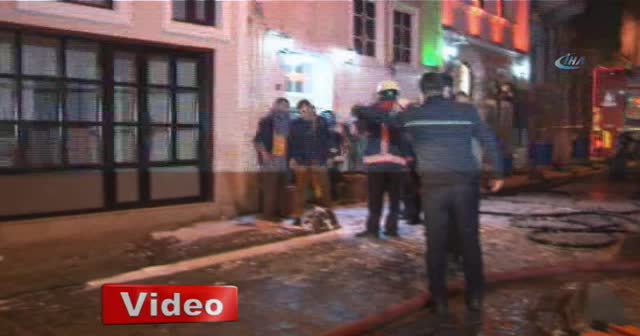 Beyoğlu'nda yangın 6 yaralı var
