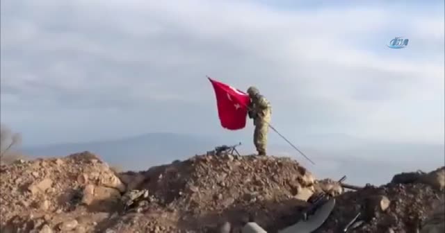 Darmık Dağı'na komandolar tarafından Türk bayrağı dikildi