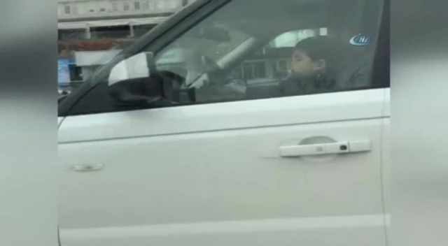Direksiyonda emzikli çocuk var!