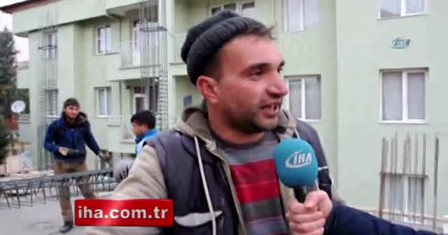 İnşaat ustası Kevser, bir koltukta üç karpuz taşıyor